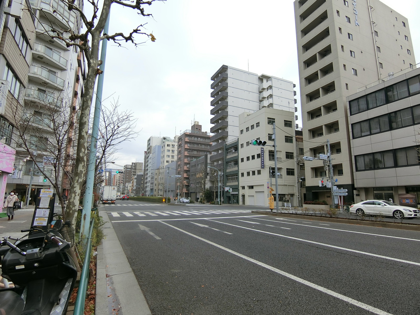 SCOP21ビル前面の国際通り