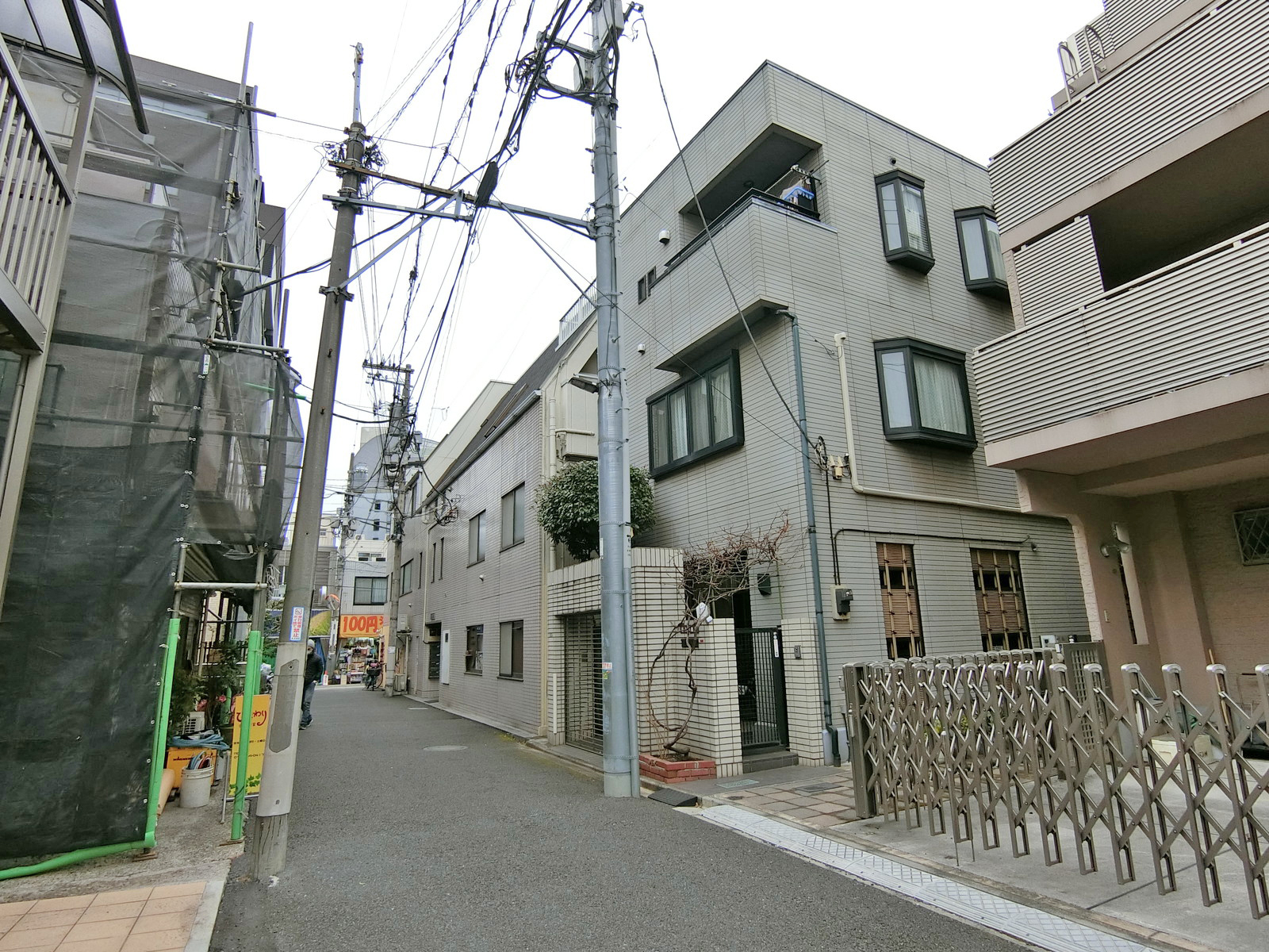 周辺は閑静なエリア