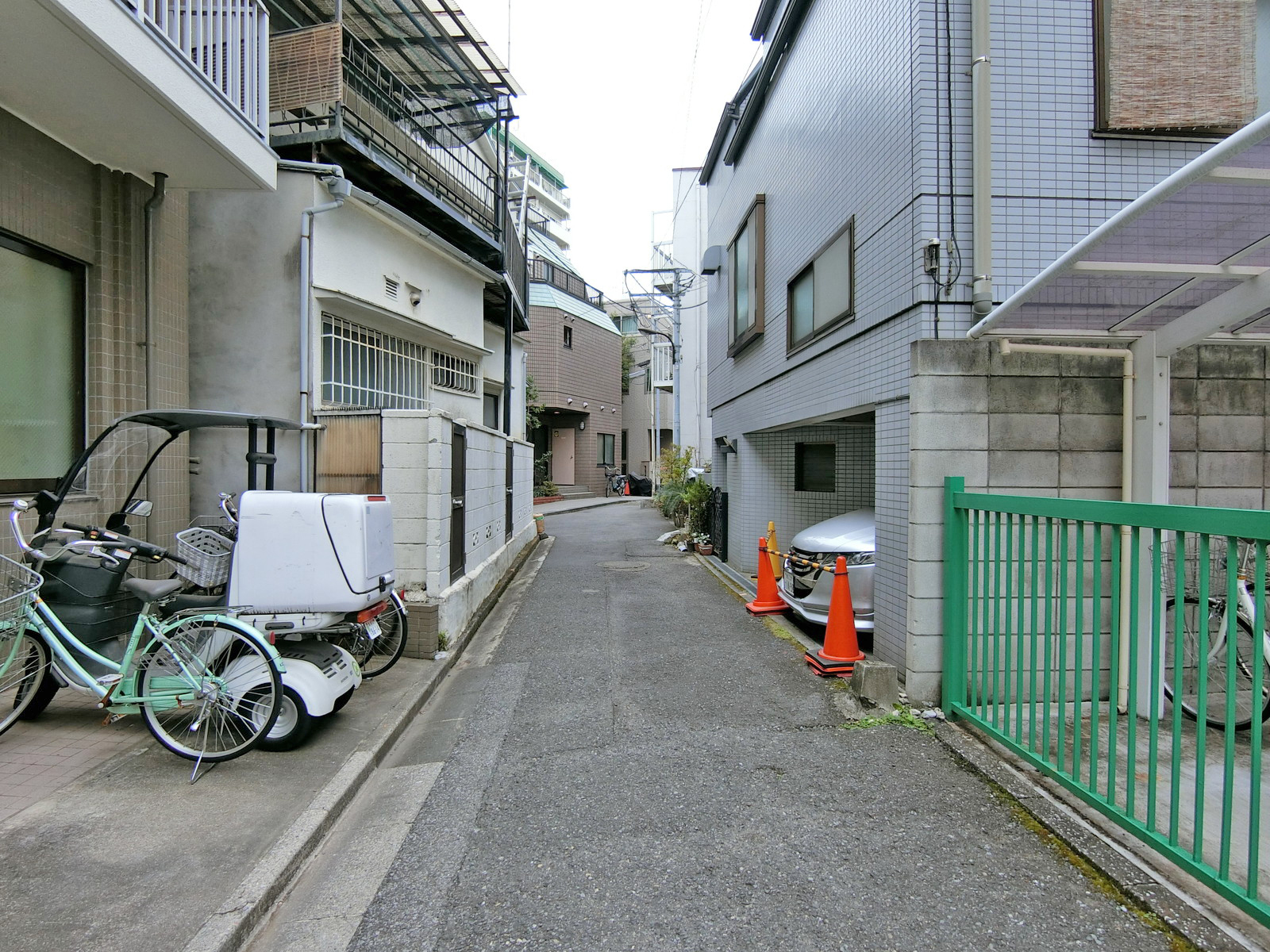 正美堂ビル前面の通り