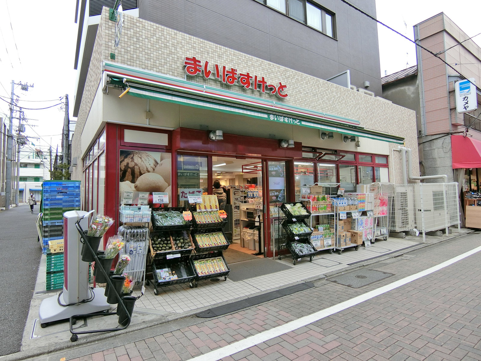 徒歩1分のまいばすけっと江戸川橋地蔵通り店