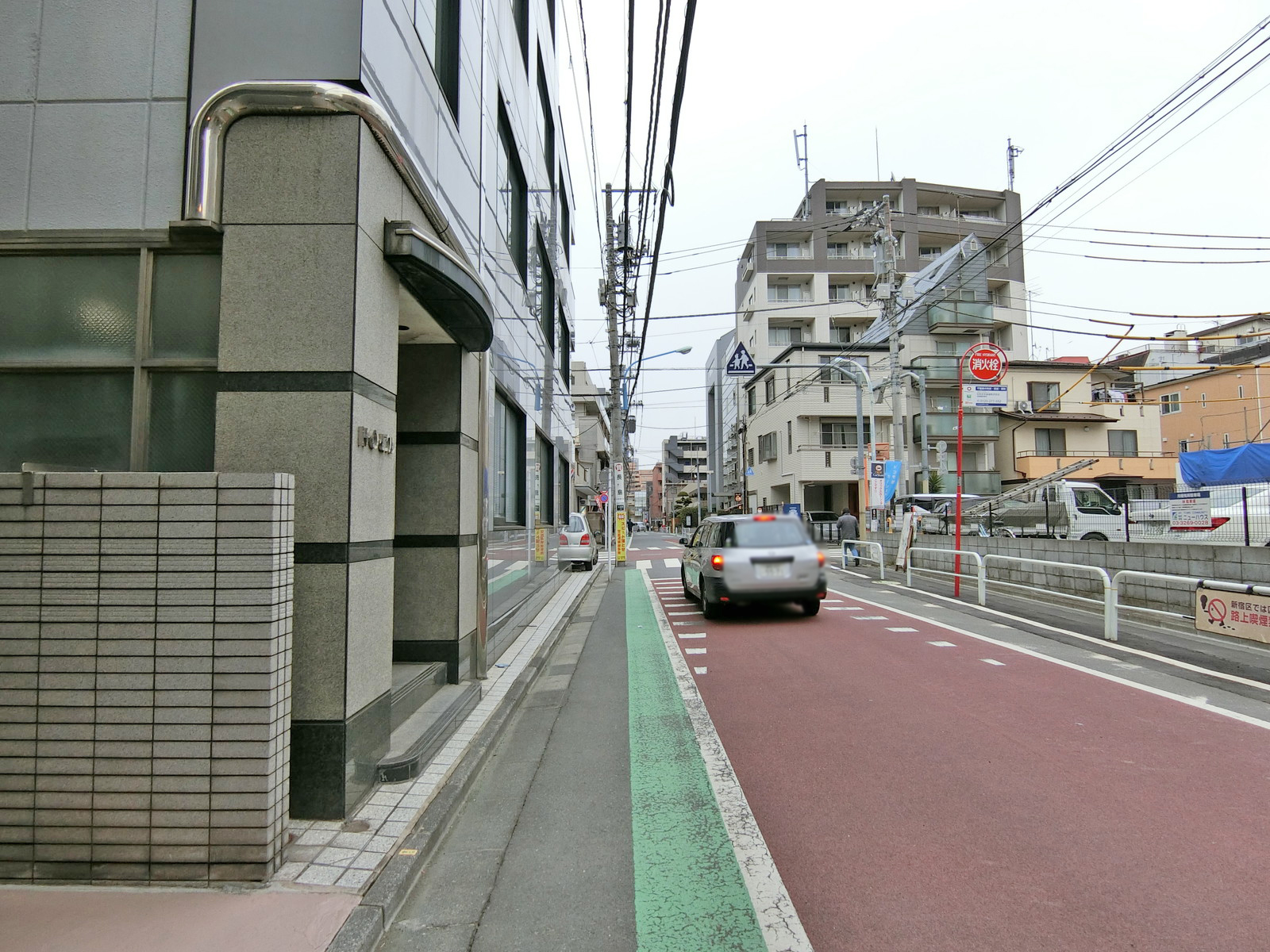 江戸川橋HOビル前面の通り