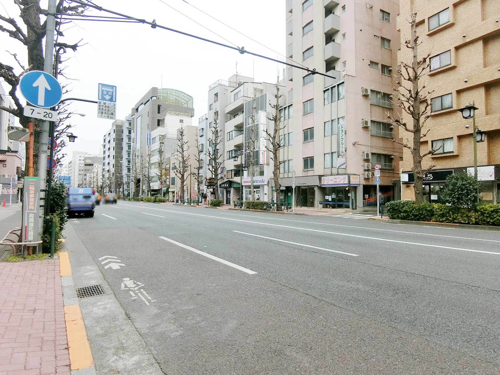A.Sビル前面の青梅街道