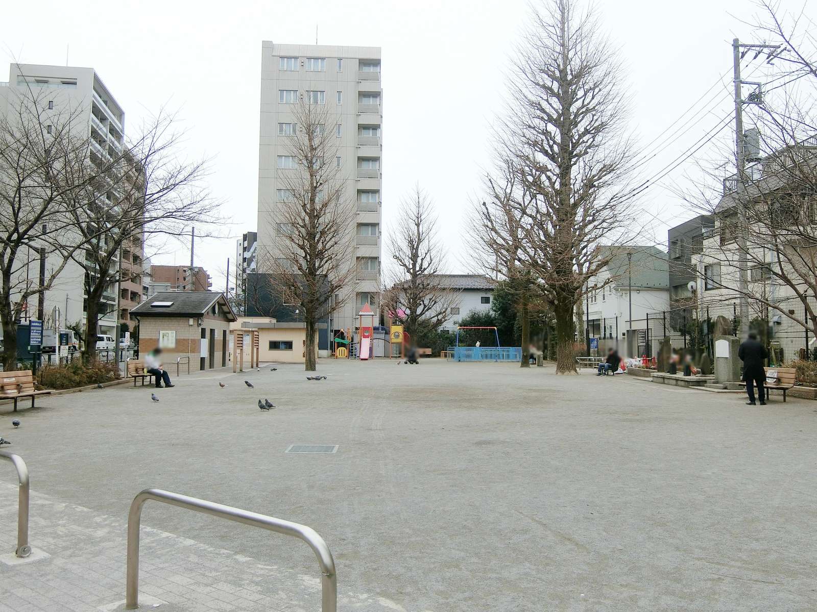 近くの中野区立杉山公園
