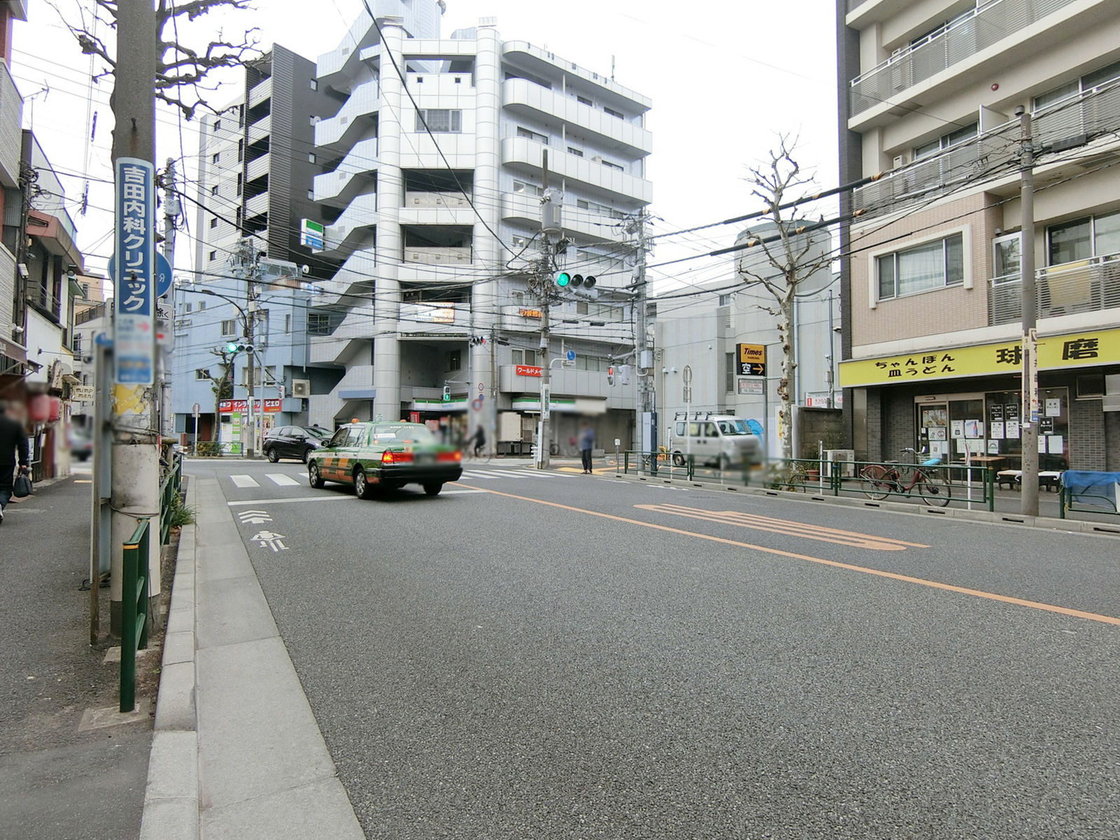 TNビル前面の中野通り