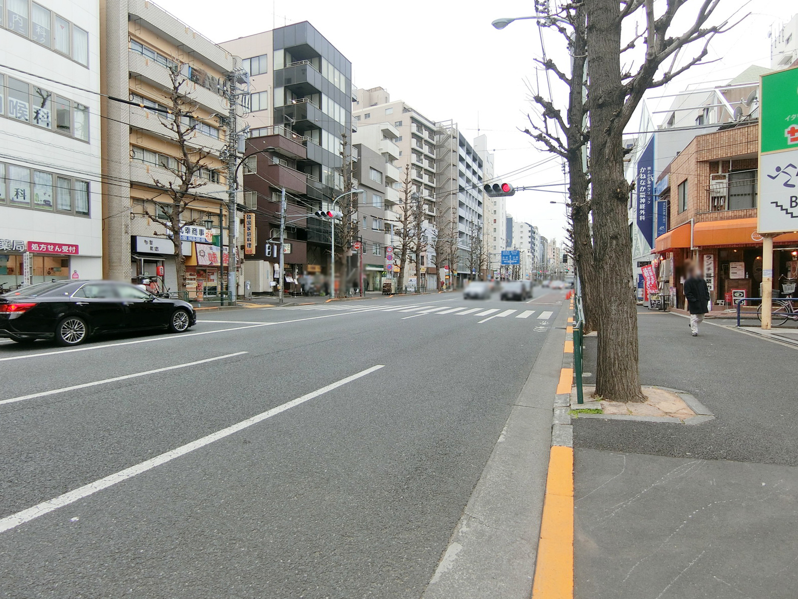 オーチュー第6ビル前面の青梅街道