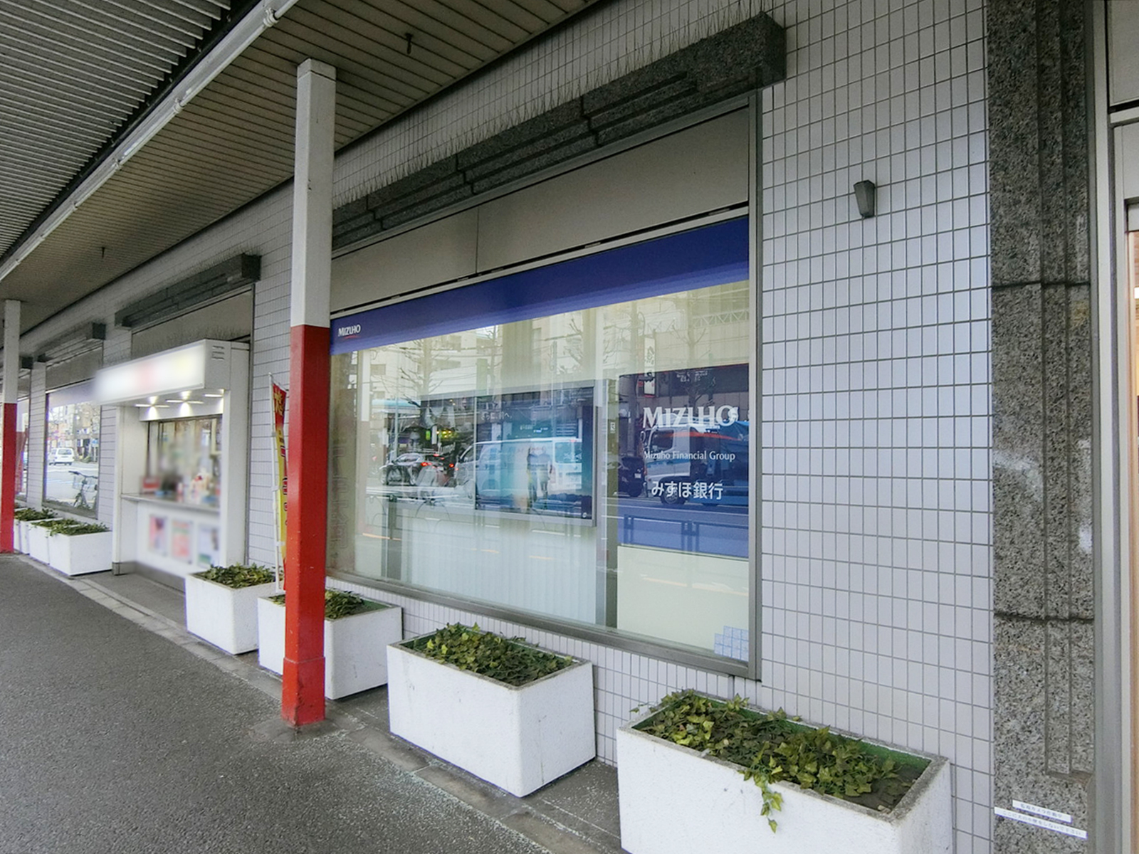 徒歩3分のみずほ銀行 中野支店
