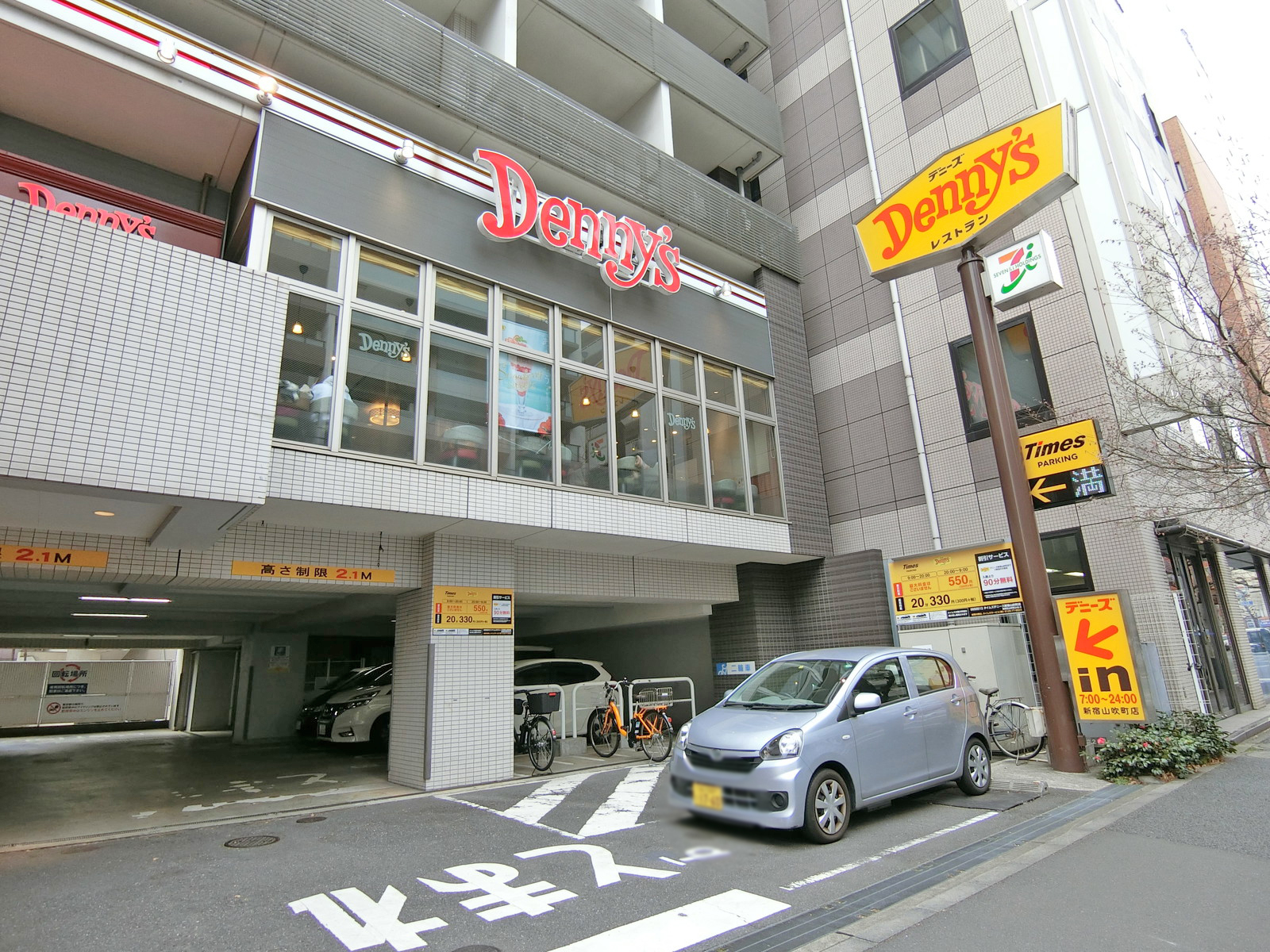 徒歩3分のデニーズ新宿山吹町店