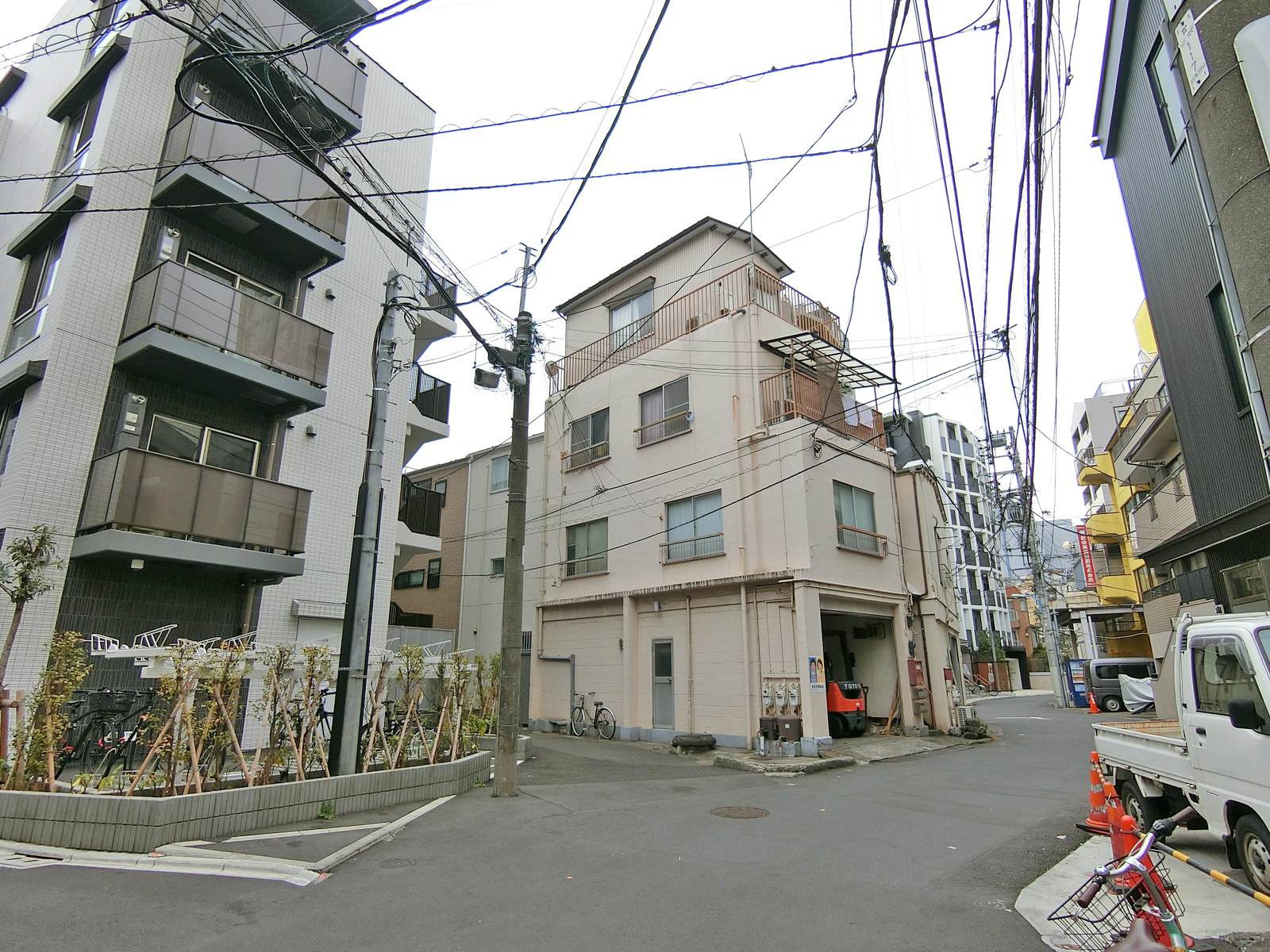 周辺は閑静なエリア