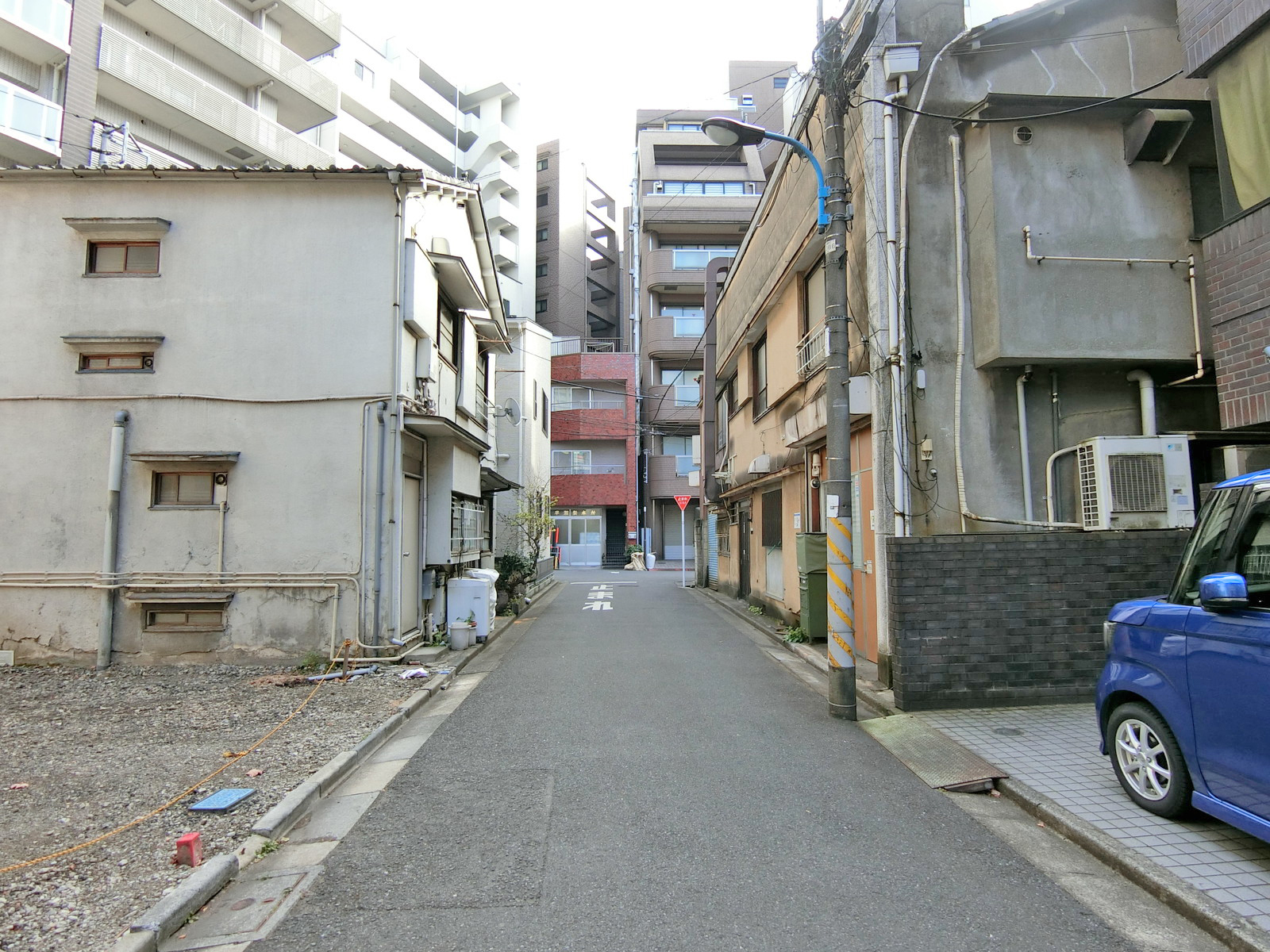 杉山ビル前面の通り