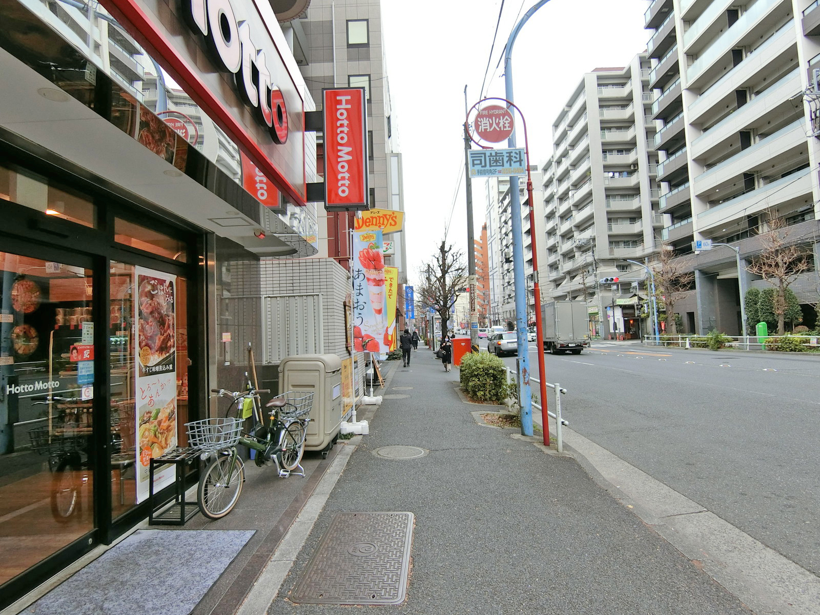 シマダビル前面の通り