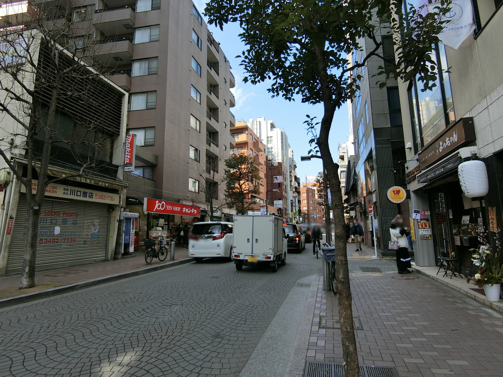 麻布井上ビル前面の麻布十番大通り