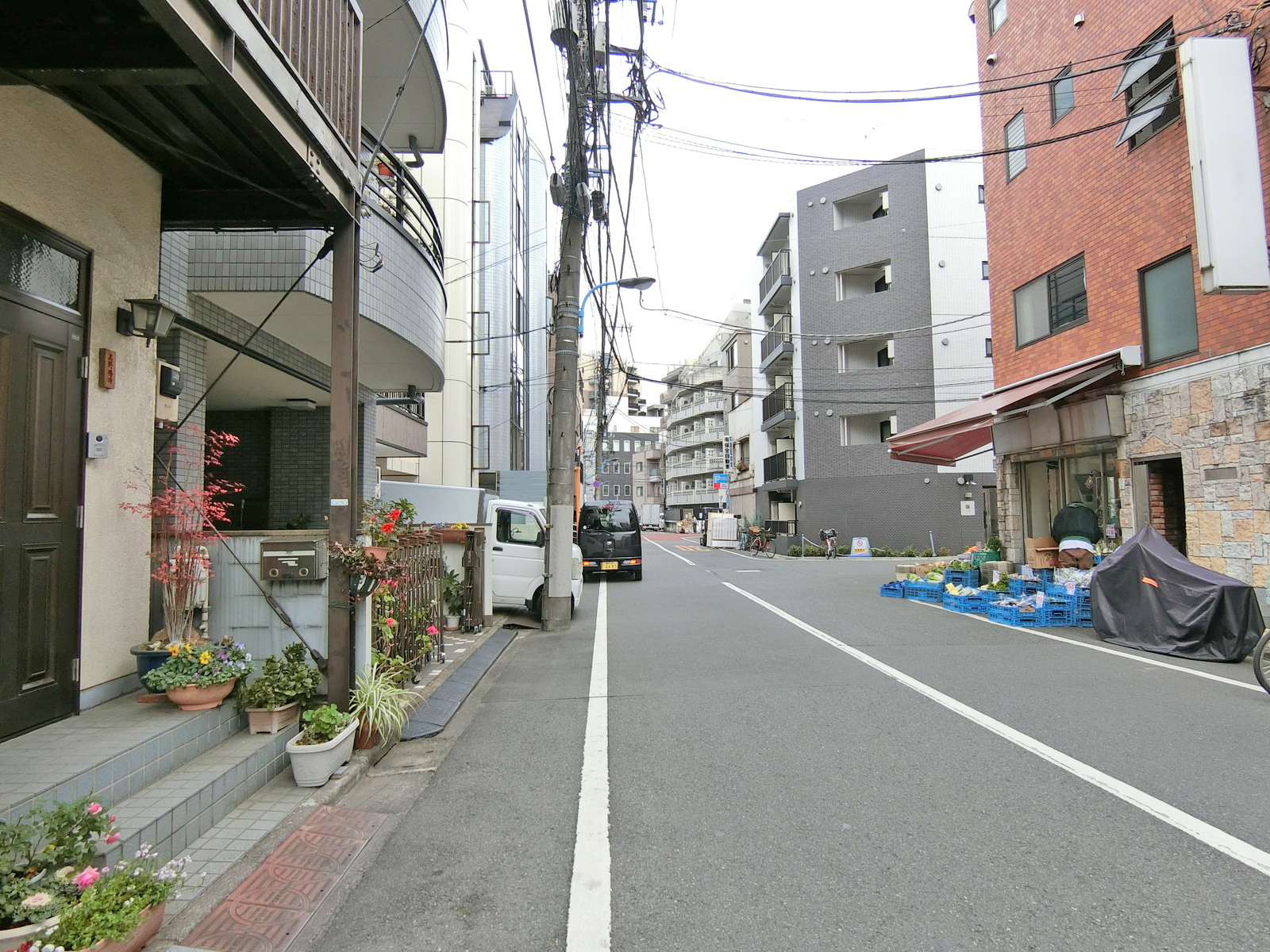 イマス山吹町ビル前面の通り