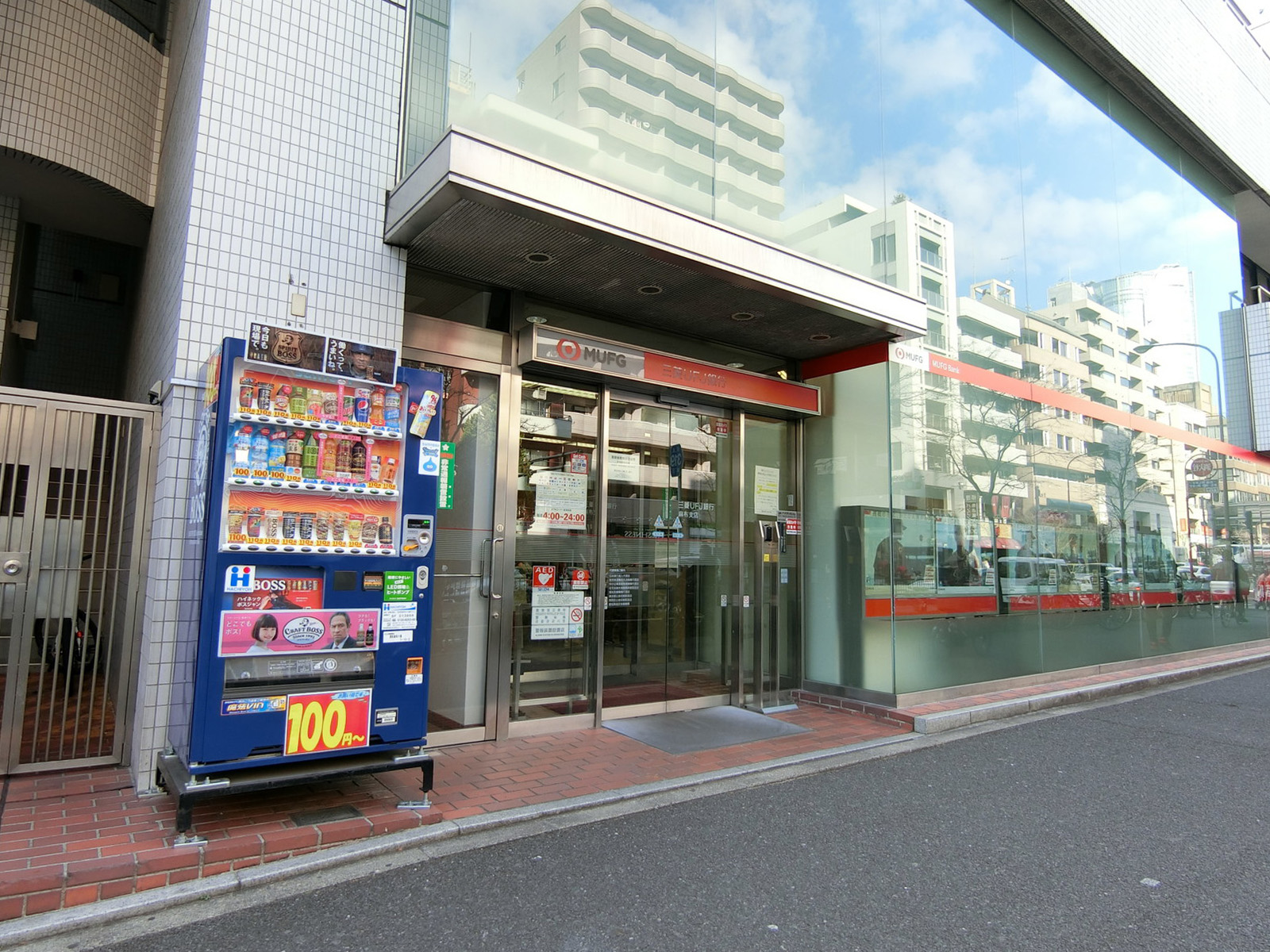 徒歩2分の三菱UFJ銀行麻布支店