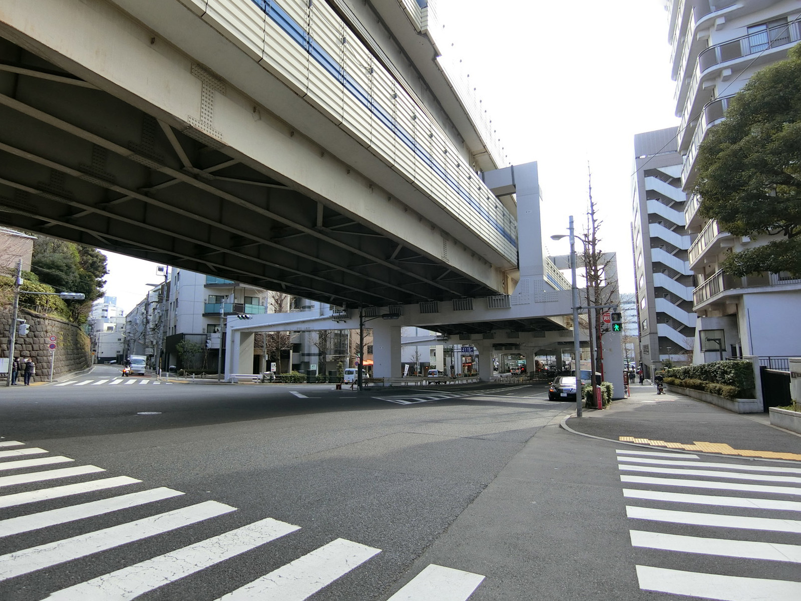 近くの麻布通り