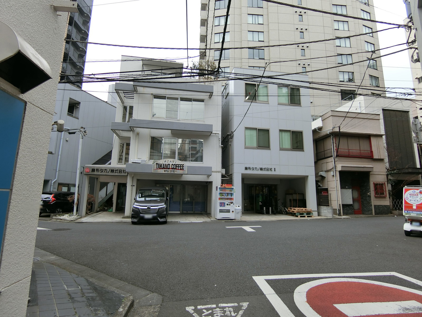 ヤナバビル前面の通り