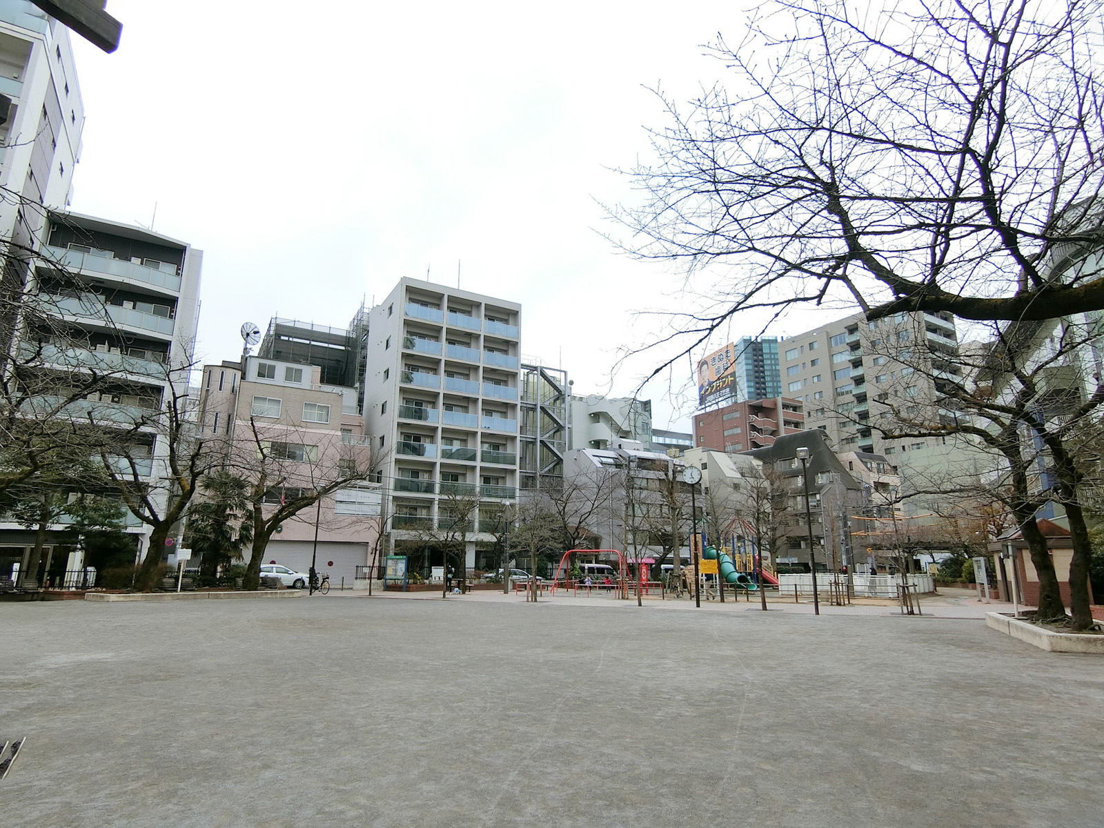 至近の飯倉公園