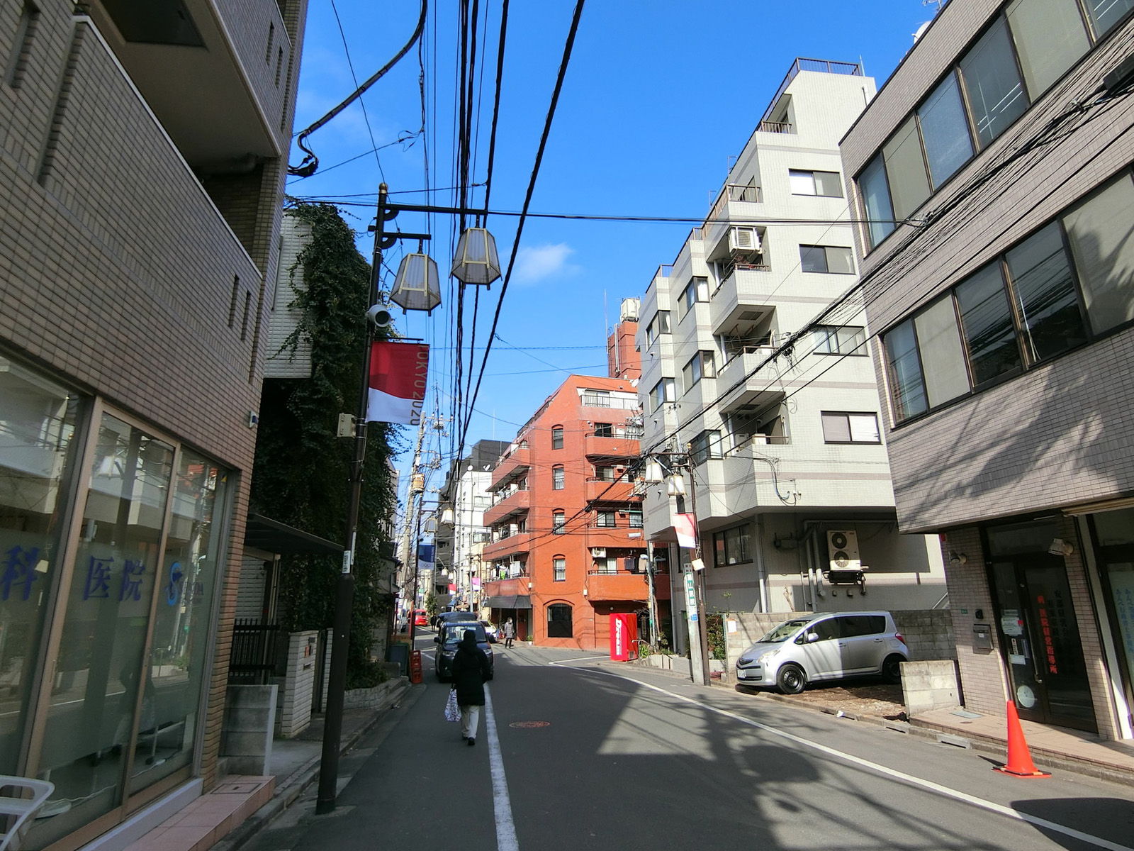 スプリングヒルズ前面の通り