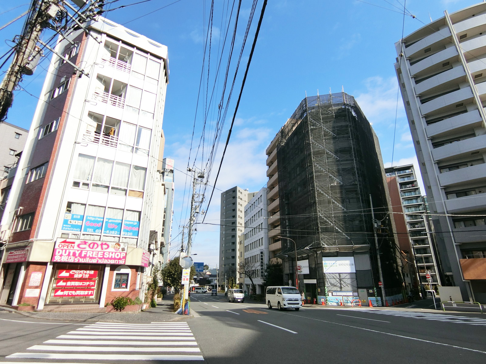 橋義ビル前面の空蝉橋通り