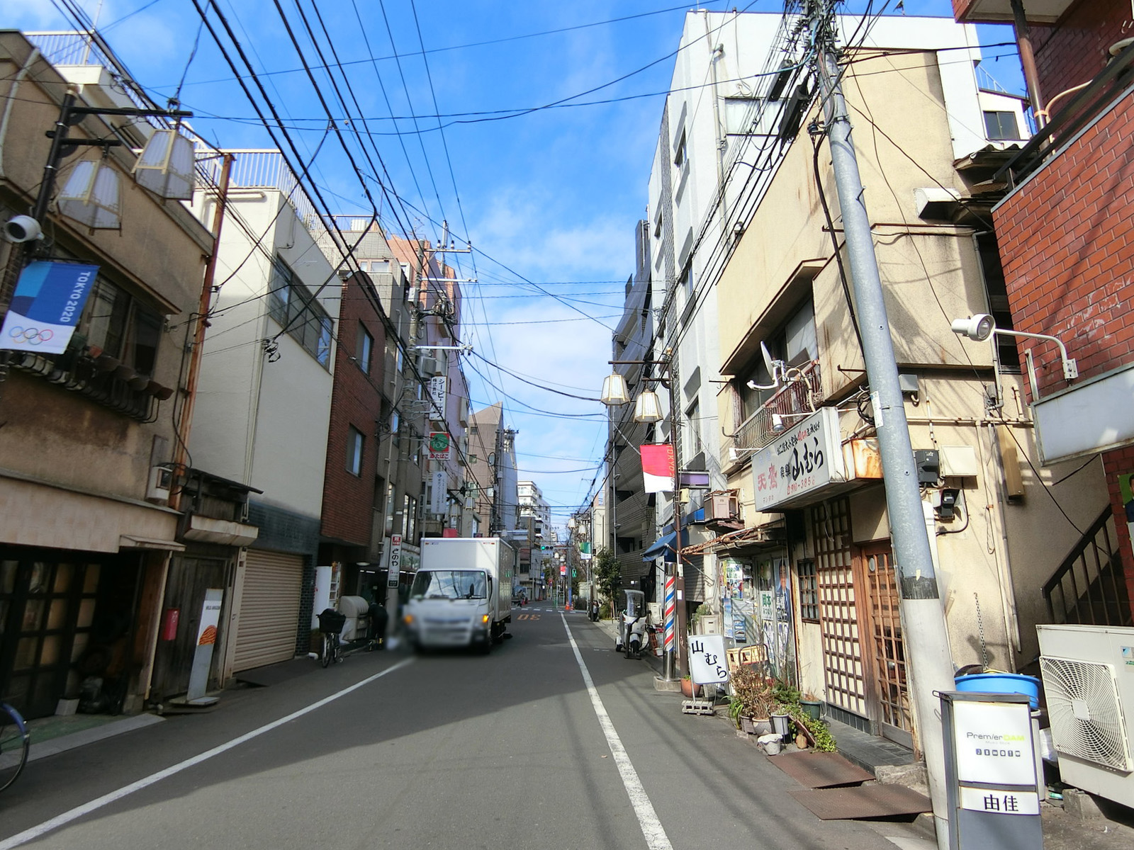 幸和ビル前面の通り