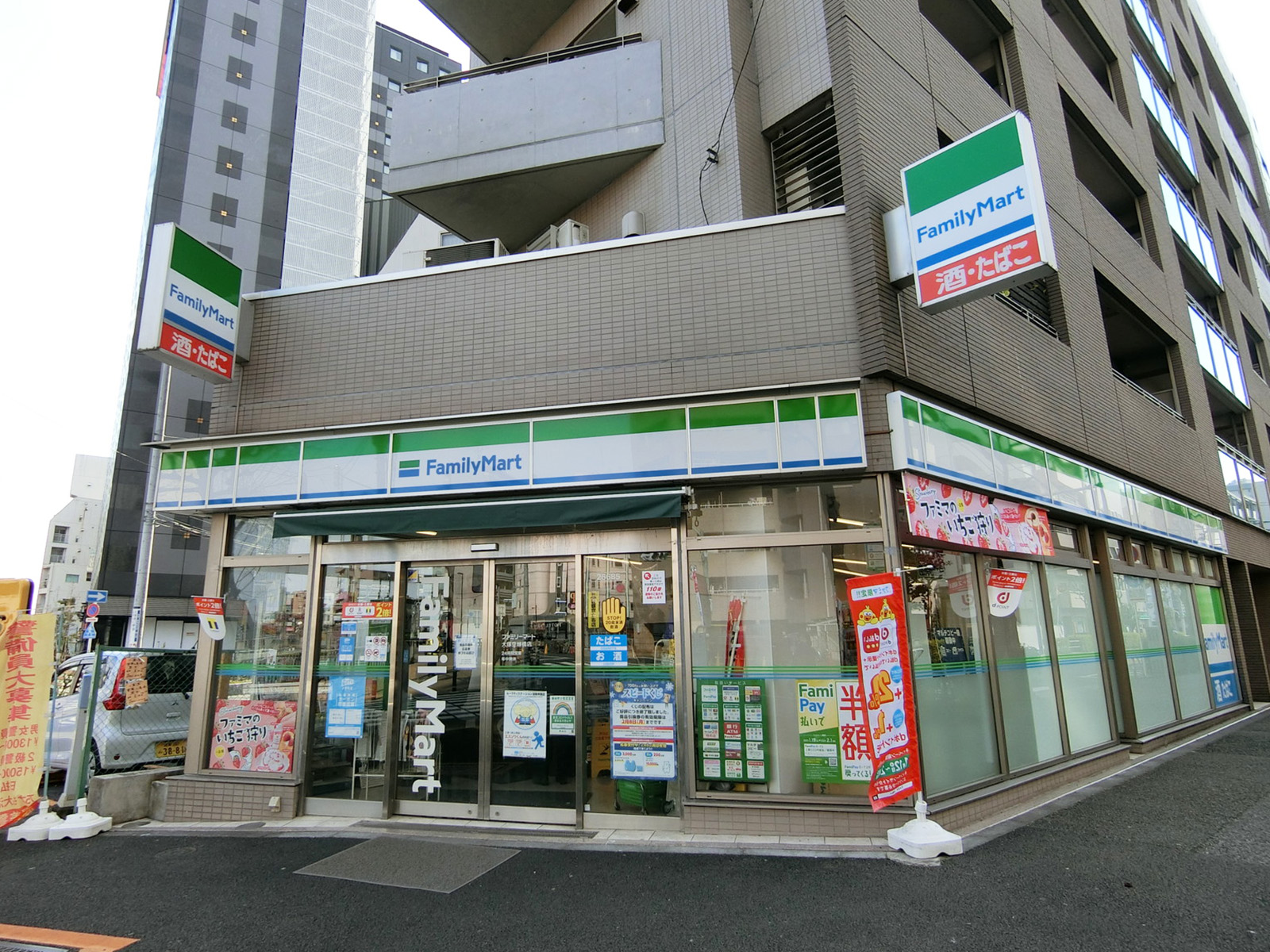 徒歩2分のファミリーマート