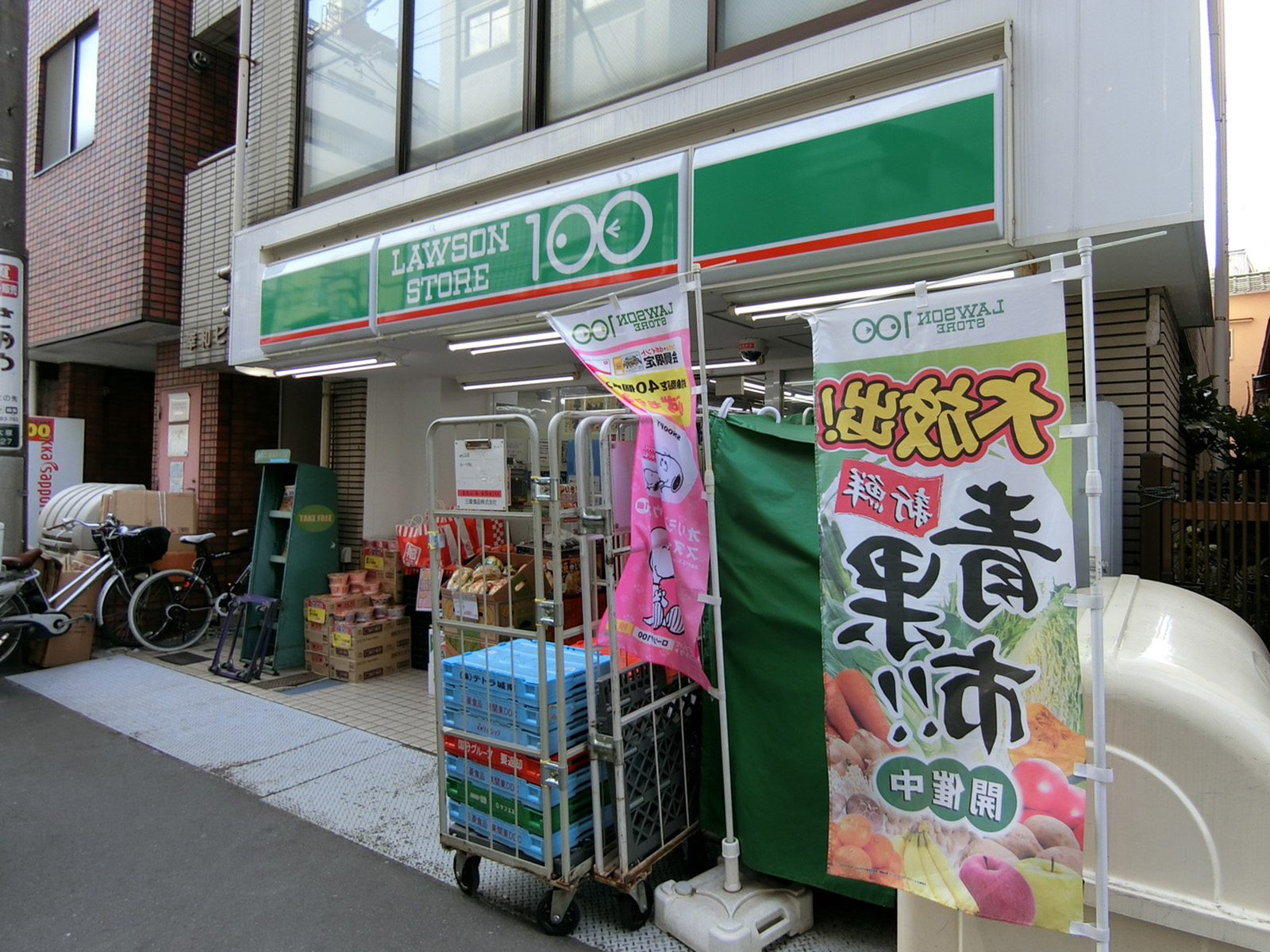 徒歩2分のローソンストア100