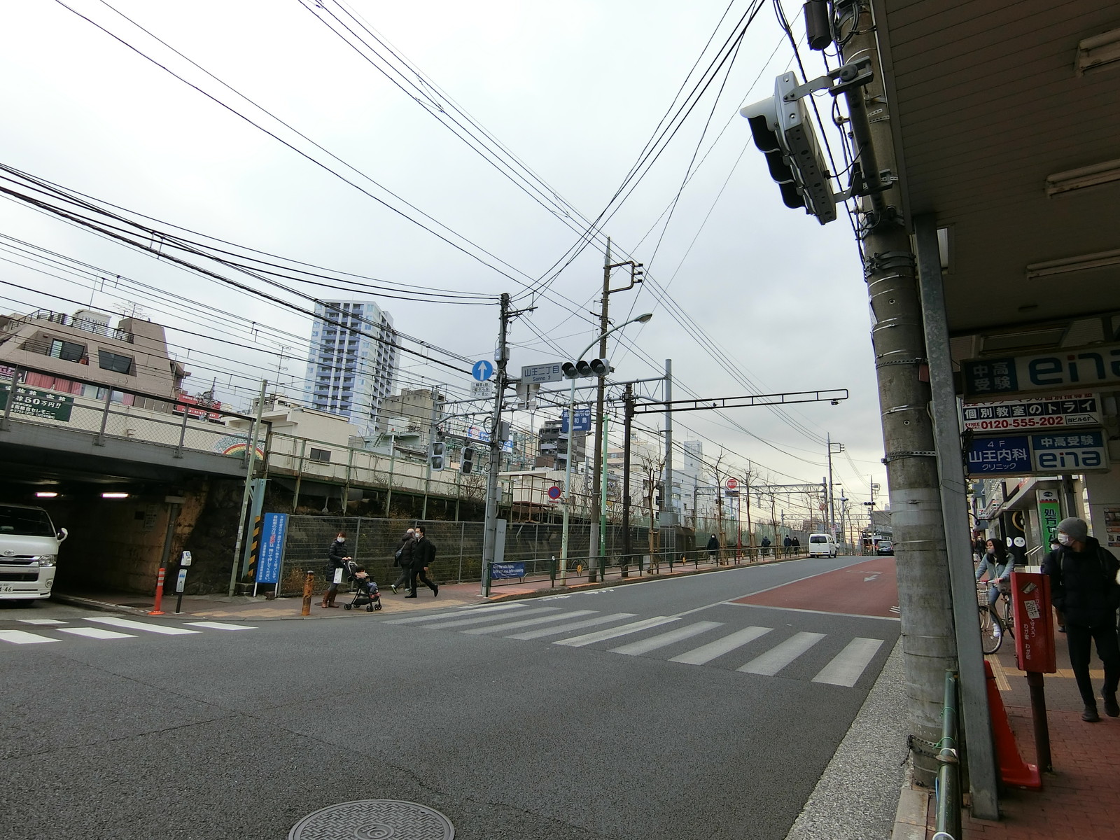 オフィス前面の通り