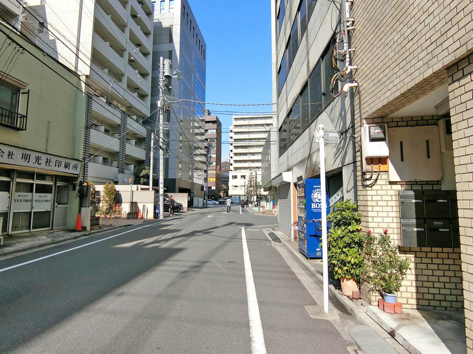 野村ビル前面の通り