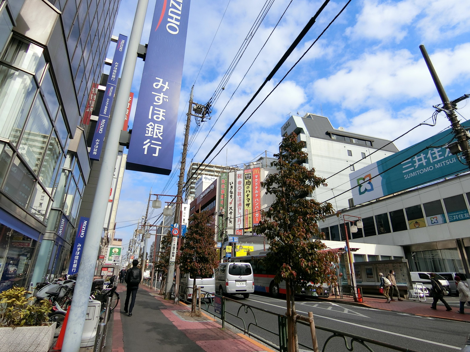 オフィス前面の通り
