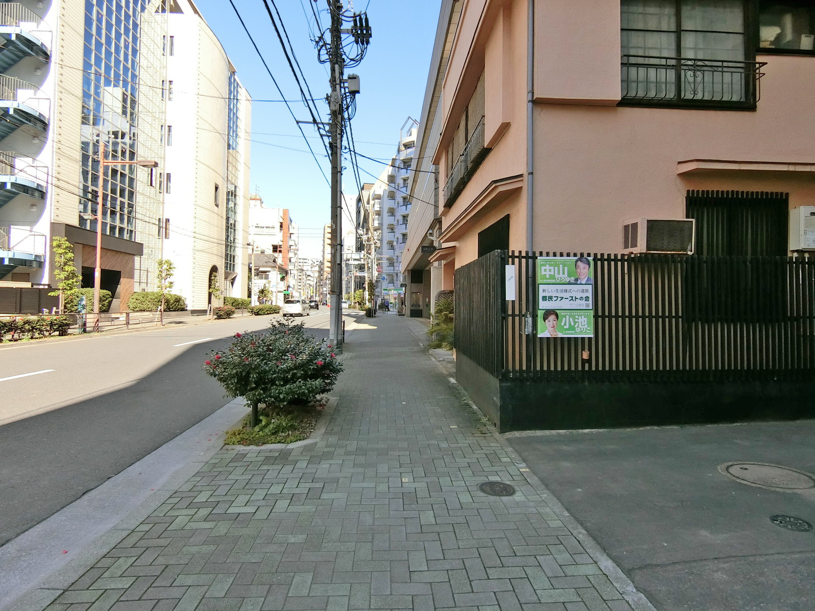 金井ビル前面の通り