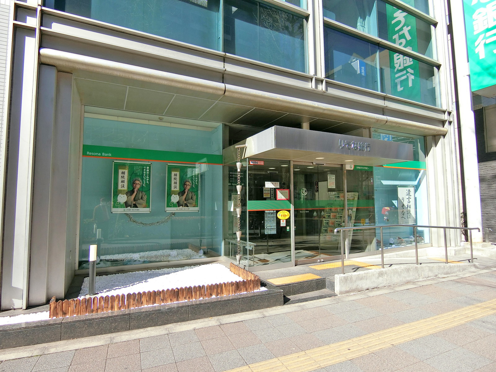 徒歩2分のりそな銀行浅草支店