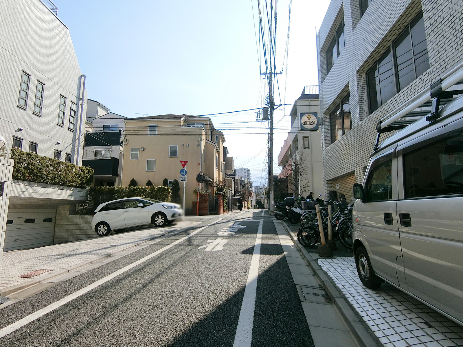 樋口ビル前面の通り