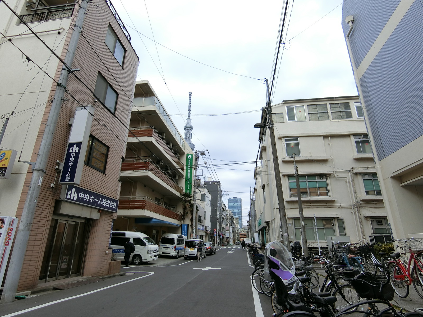 千代津ビル前面の通り