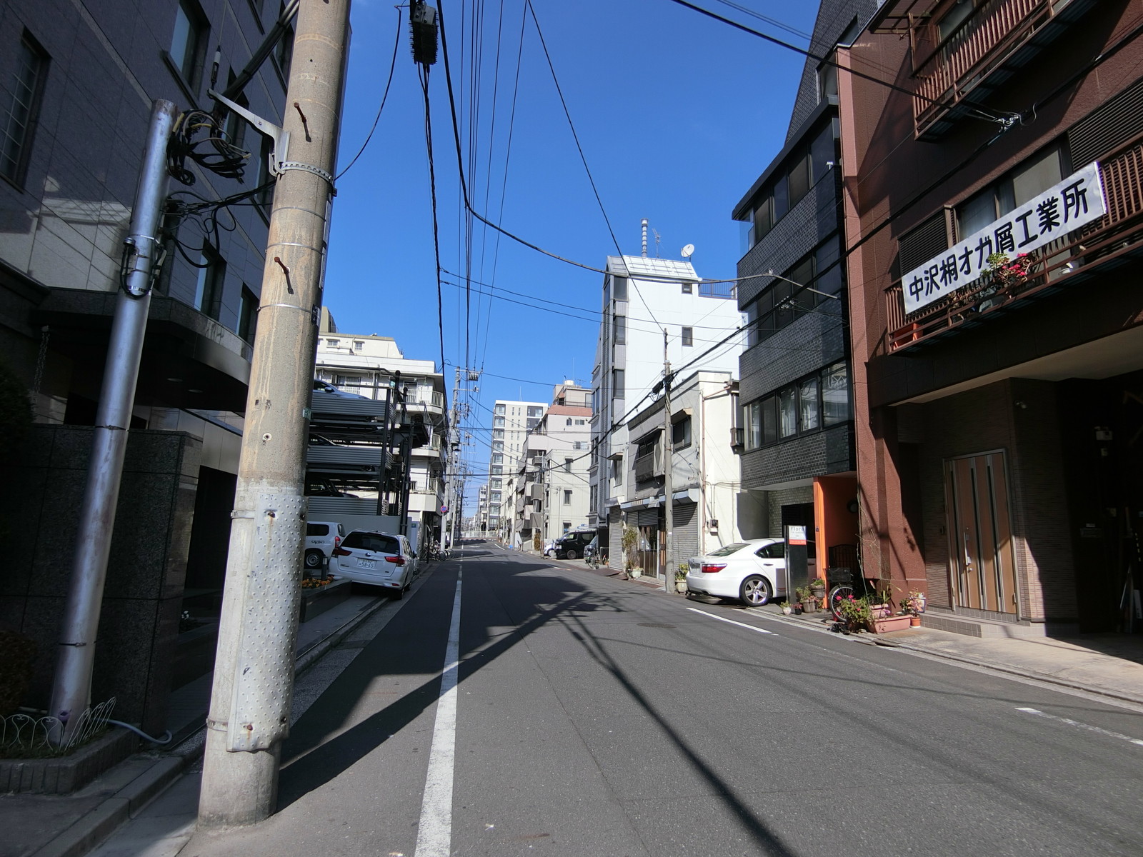 オフィス前面の通り