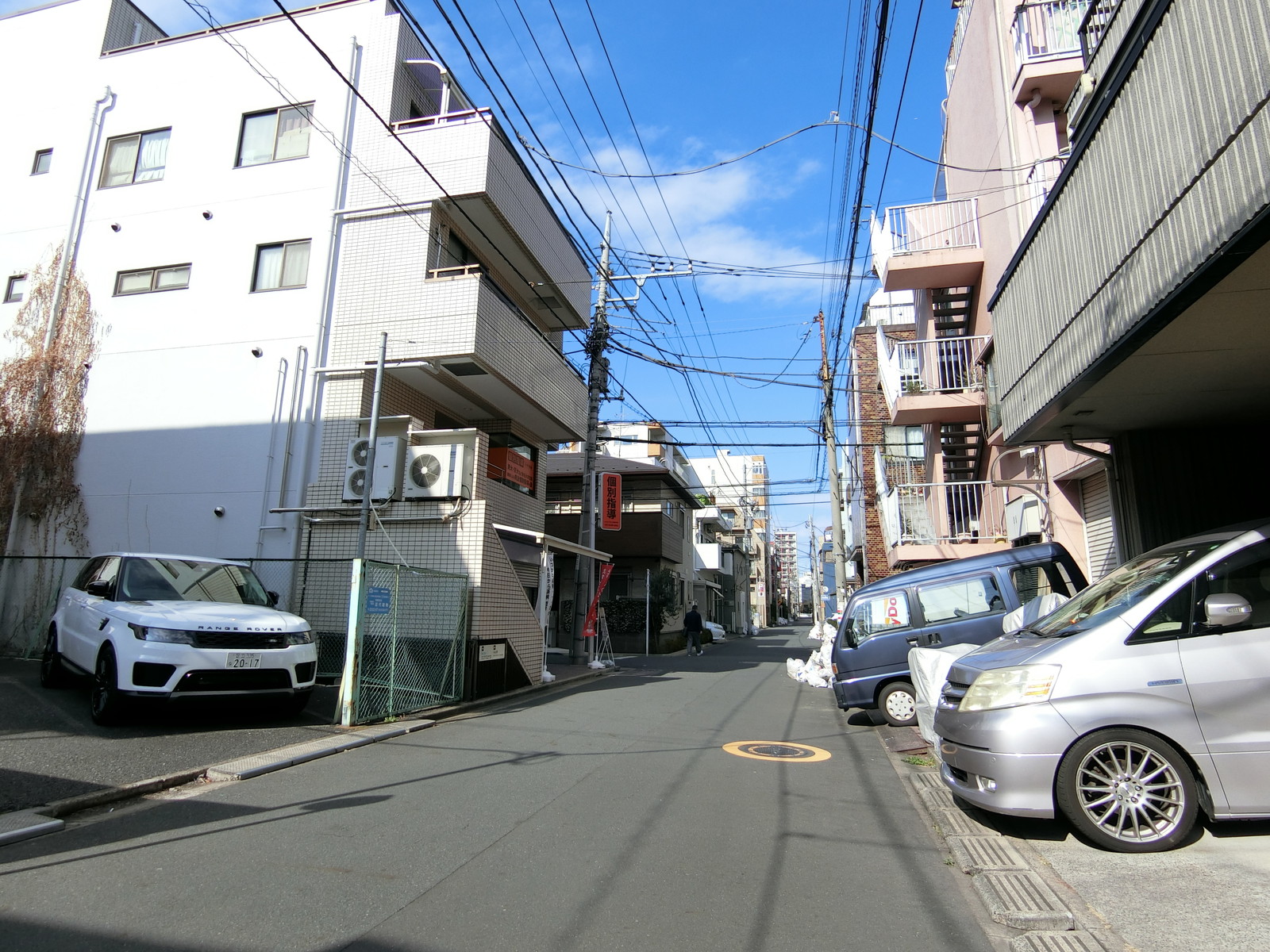 レイコーララビル前面の通り