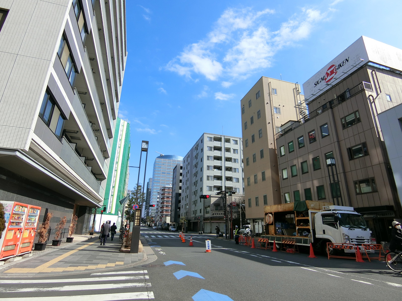 青柳ビル前面の通り