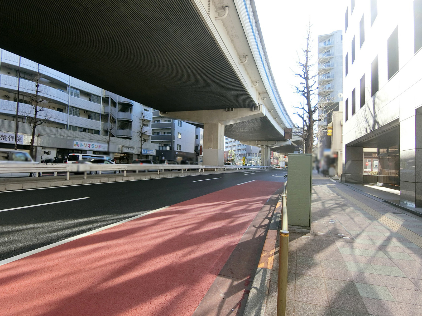 横溝ビル前面の玉川通り