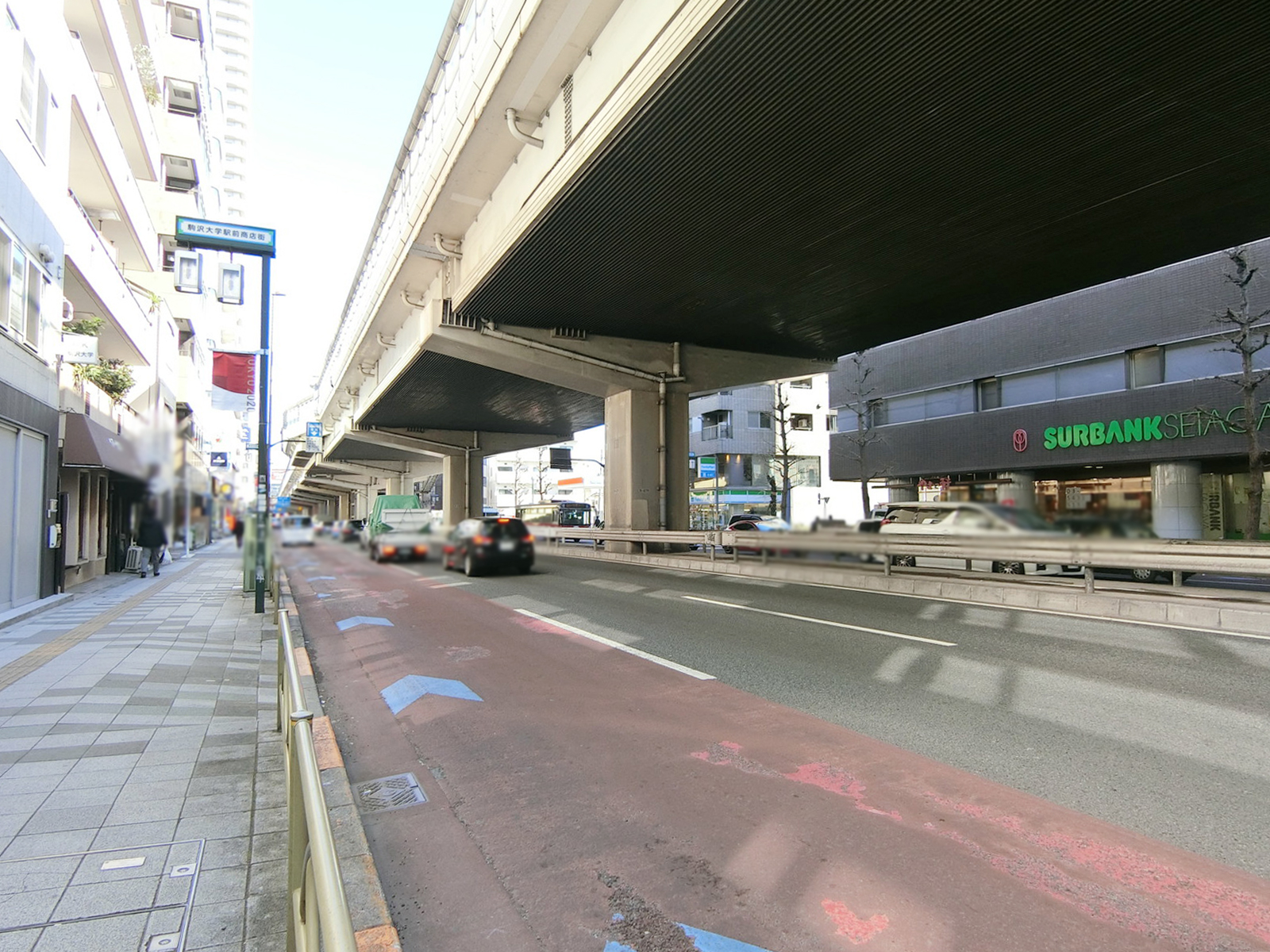 サンドー駒沢ビル前面の玉川通り