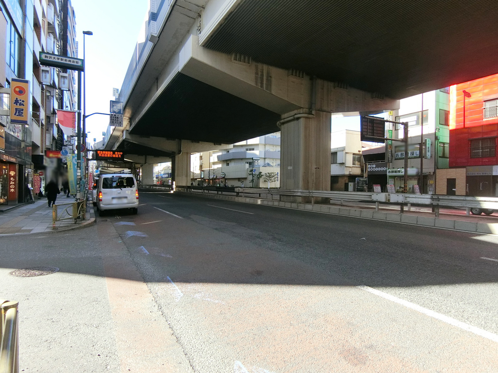 真井ビル前面の玉川通り