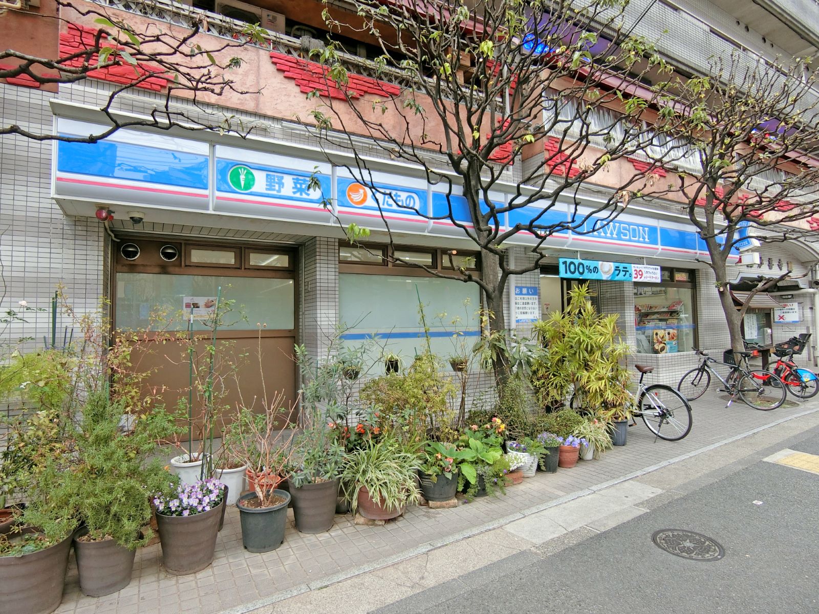 徒歩1分のローソン西麻布三丁目店
