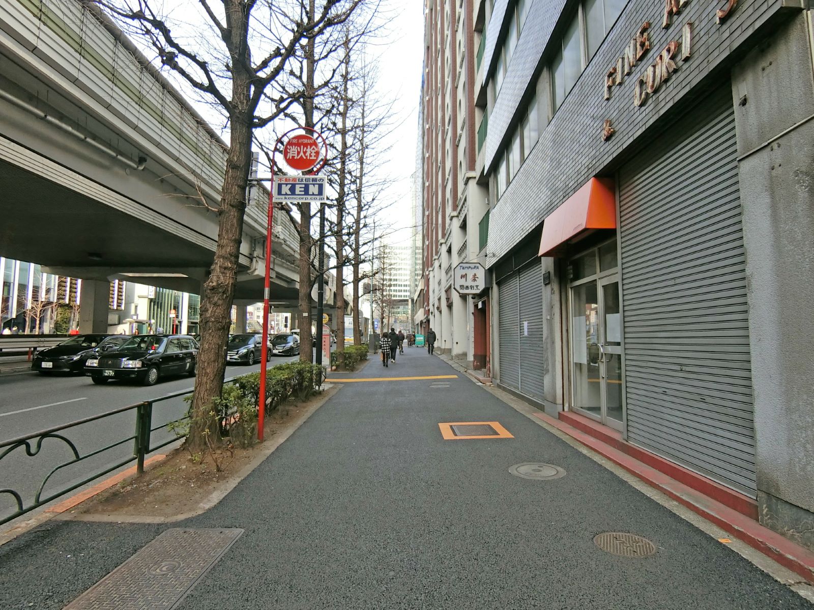 サイビルディング前面の通り