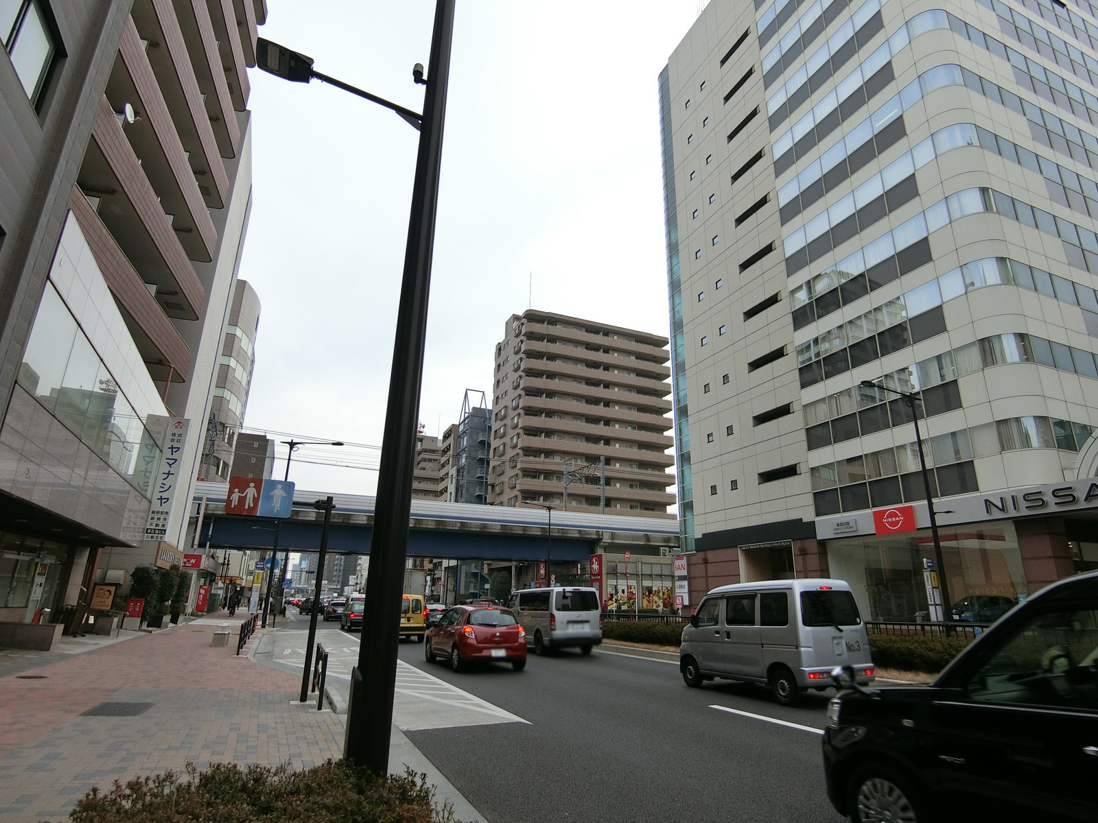 前面の山手通り