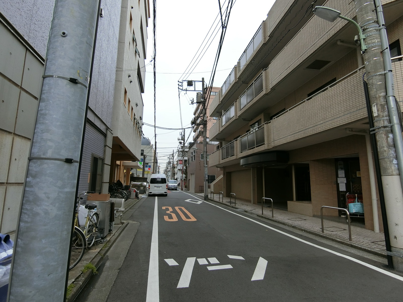 ロイヤルコート目黒前面の通り