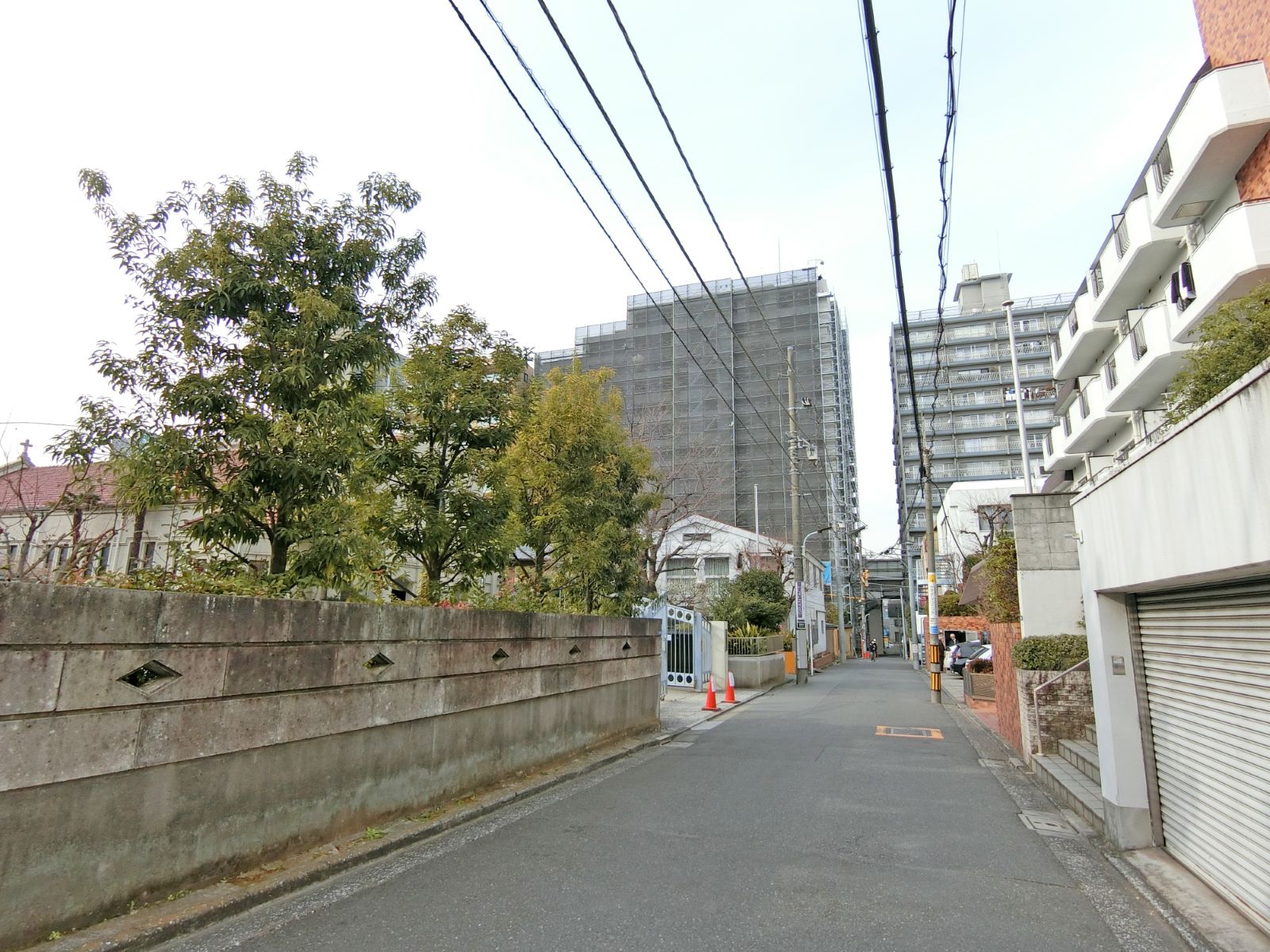 周辺は閑静なエリア