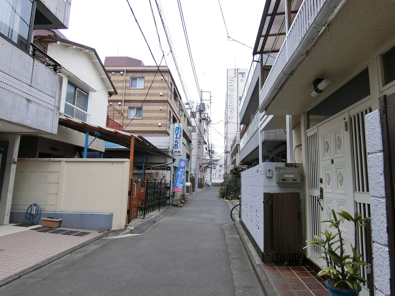 石井ビル前面の通り