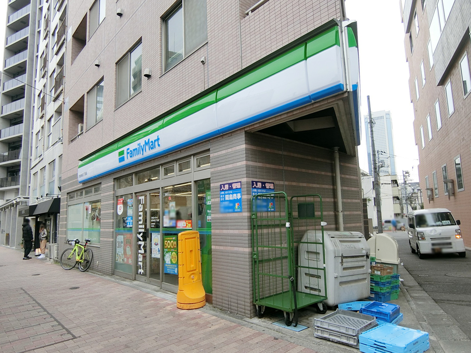 近くのファミリーマート 渋谷本町三丁目店
