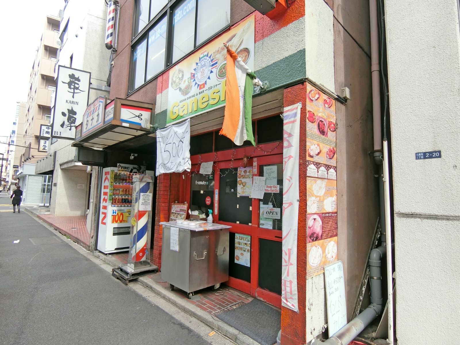 徒歩2分のASIAN DINING＆BAR ガネーシャ