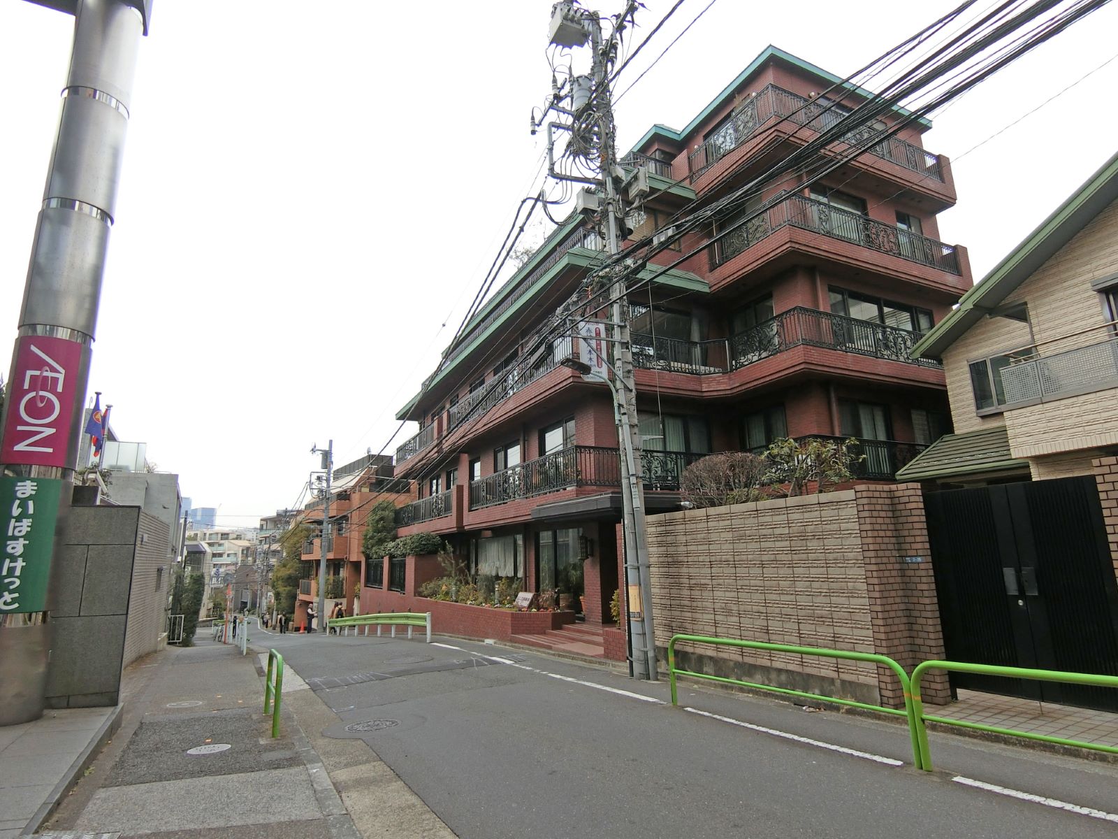 周辺は閑静なエリア