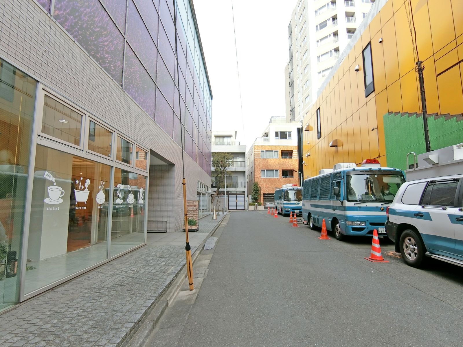 オフィス前面の通り