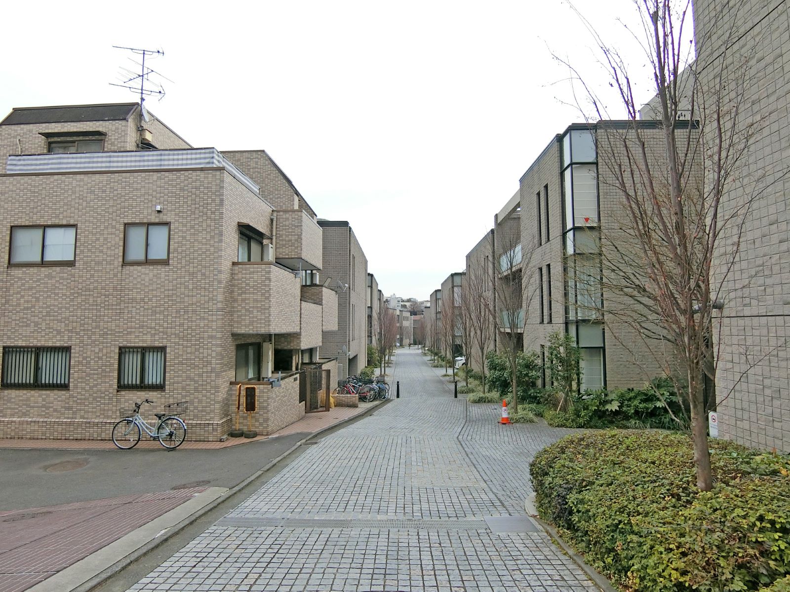 周辺は閑静なエリア