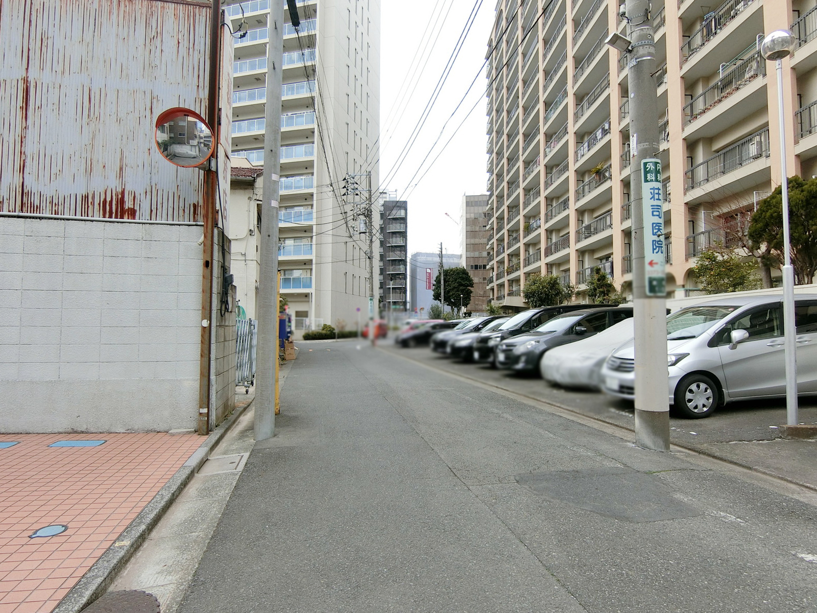 ユニオン岡村ビル前面の通り